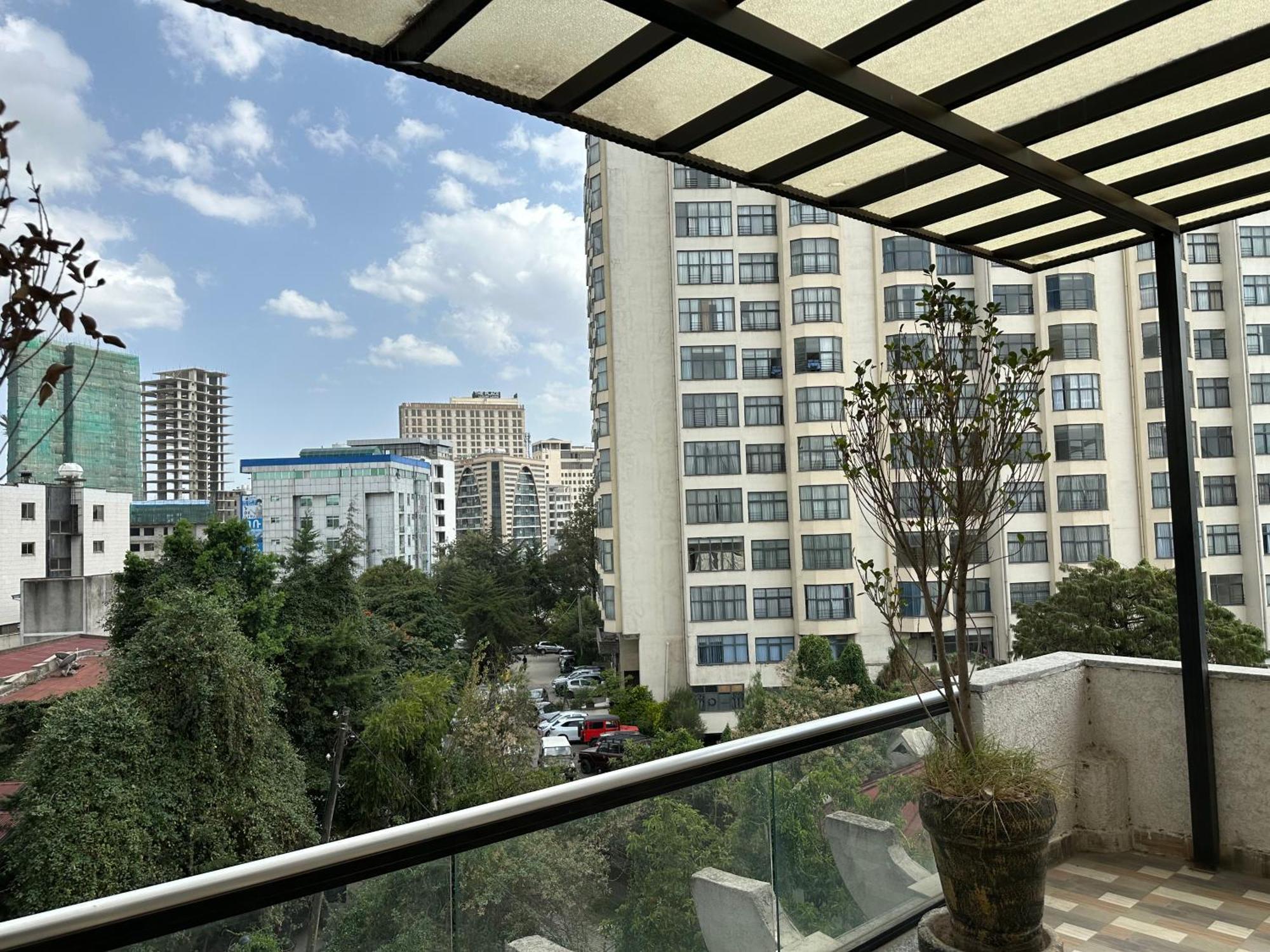 Social House Bed and Breakfast Addis Abeba Buitenkant foto